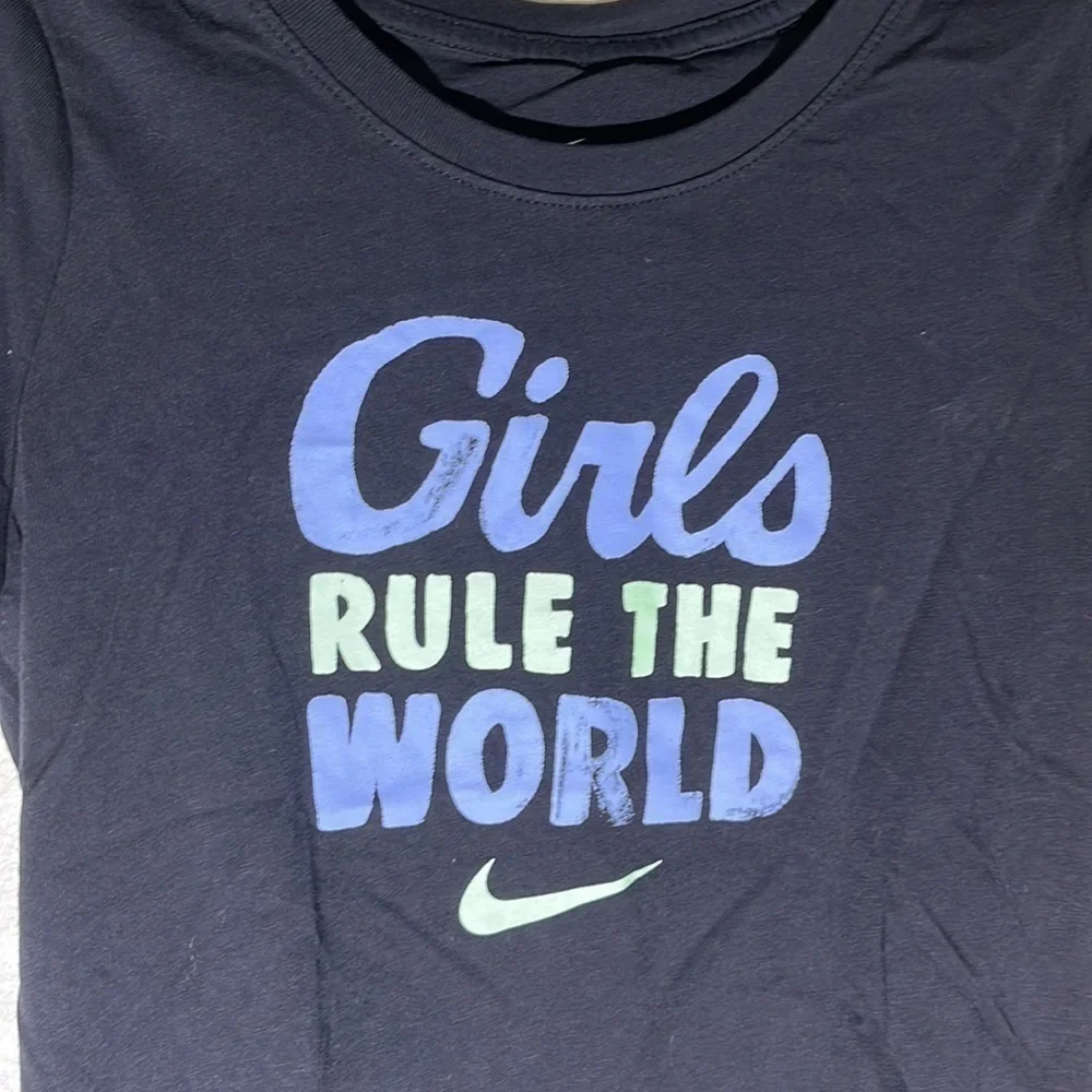 🌈Girls Nike Tee - Shirt